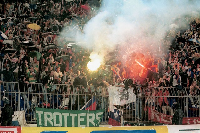 Na stadionu so gorele bakle samo ob golu slovenske reprezentance
