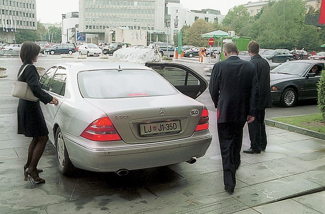 Premierjev sedanji mercedes Premierjev sedanji mercedes