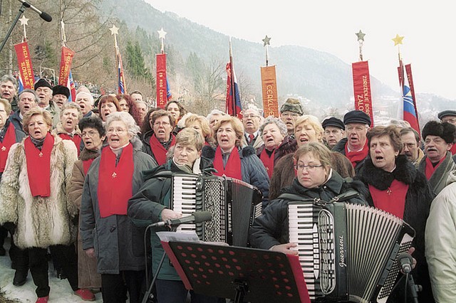 Ko so utihnili profesionalni muzikantje, so poprijeli ljubiteljski Ko so utihnili profesionalni muzikantje, so poprijeli ljubiteljski