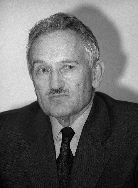 Milan Kneževič - predsednik uprave Slovenske zadružne kmetijske banke, član nadzornega sveta Kmečke družbe, Dnevnika, Kolinske, predsednik Šahovske zveze Slovenije, do leta 1990 minister za kmetijstvo Milan Kneževič - predsednik uprave Slovenske zadružne kmetijske banke, član nadzornega sveta Kmečke družbe, Dnevnika, Kolinske, predsednik Šahovske zveze Slovenije, do leta 1990 minister za kmetijstvo