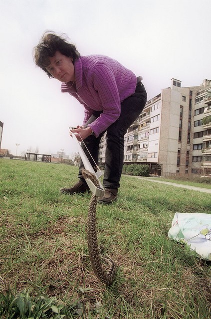 Irena Furlan z orodjem na terenu Irena Furlan z orodjem na terenu