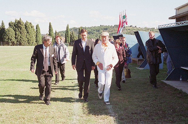 Borut in po lastnih besedah mediteransko napravljeni Božo Dimnik med zamudniškim drvenjem proti hrvaški slačilnici. Borut in po lastnih besedah mediteransko napravljeni Božo Dimnik med zamudniškim drvenjem proti hrvaški slačilnici.