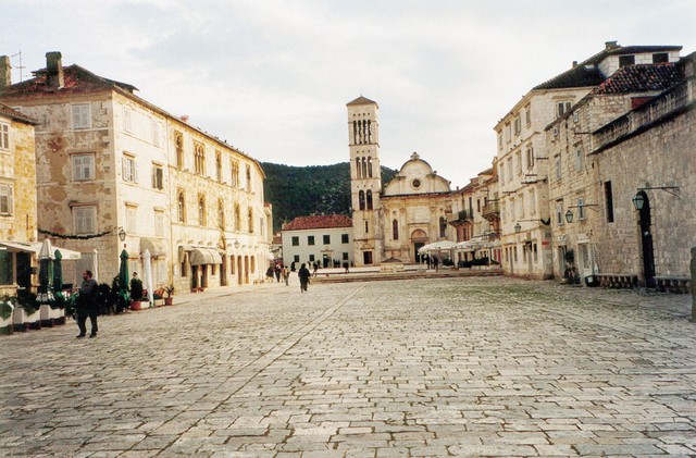 Zapuščeni trg Zapuščeni trg