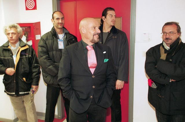 Predsednik Amilcare Berti (z roza kravato) Predsednik Amilcare Berti (z roza kravato)