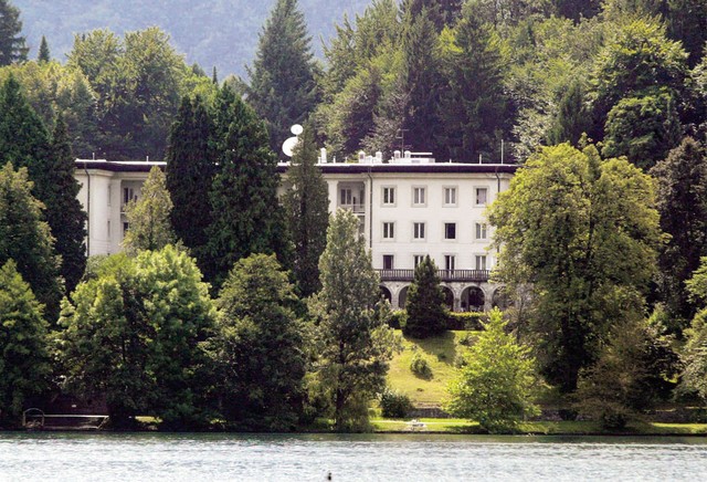 Prodajni adut: protokolarna Vila Bled, s prodajo naj bi zaslužili za nove investicije Prodajni adut: protokolarna Vila Bled, s prodajo naj bi zaslužili za nove investicije