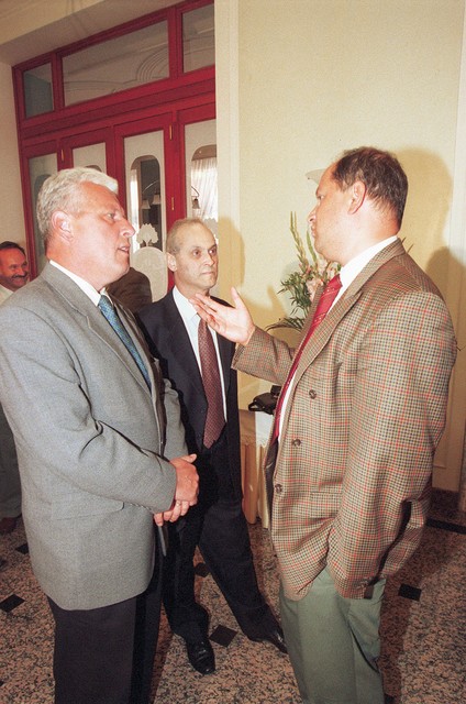 Kršitelji človekovih pravic: ministri za notranje zadeve, ki so odgovorni za diskriminacijo izbrisanih prebivalcev: Ivan Bizjak in Andrej Šter Kršitelji človekovih pravic: ministri za notranje zadeve, ki so odgovorni za diskriminacijo izbrisanih prebivalcev: Ivan Bizjak in Andrej Šter