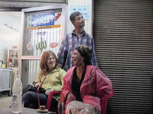 Ayse, neznanka in najljubši serviser vodne pipe Ayse, neznanka in najljubši serviser vodne pipe