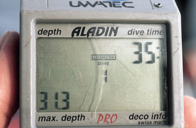 Podvodni računalnik je ugotovil največjo globino na dnu izvira -31,3 m Podvodni računalnik je ugotovil največjo globino na dnu izvira -31,3 m