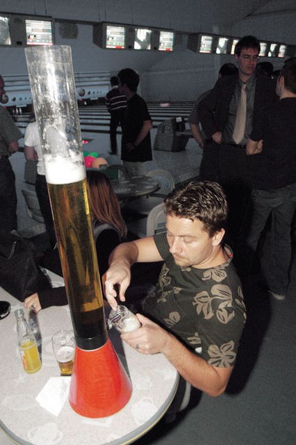 Pivo teče iz žirafe Pivo teče iz žirafe
