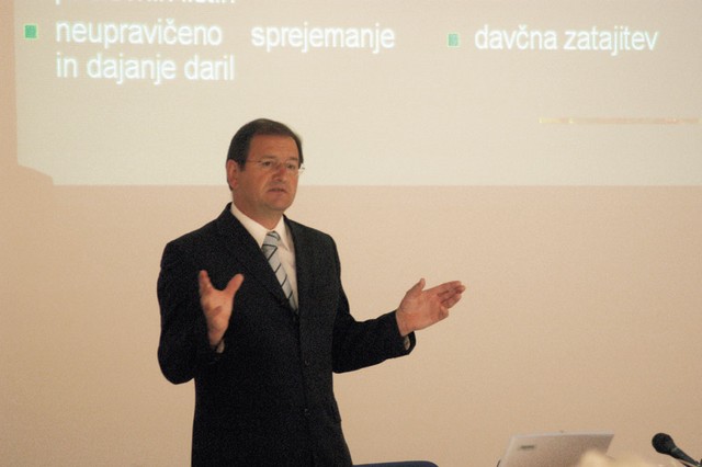 Lev: Rado Bohinc Lev: Rado Bohinc