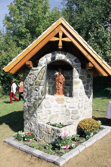 Kapelica Sc. Gregorja v zahvalo in pomoč. Kapelica Sc. Gregorja v zahvalo in pomoč.