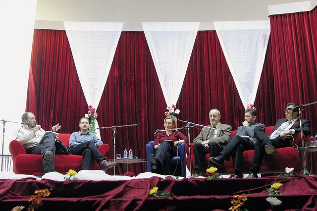 Homoseksualni par Mitja Blažič in Viki Kern, voditeljica Marjetka Rauši, Aco Prosnik, Ivan Štuhec in Božidar Merc