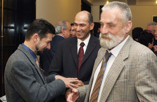 Krog predsednika SDS: Ivan Štuhec, Janez Janša in Jože Snoj