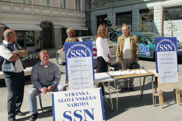 Neuspešno zbiranje podpisov za referendum letos poleti