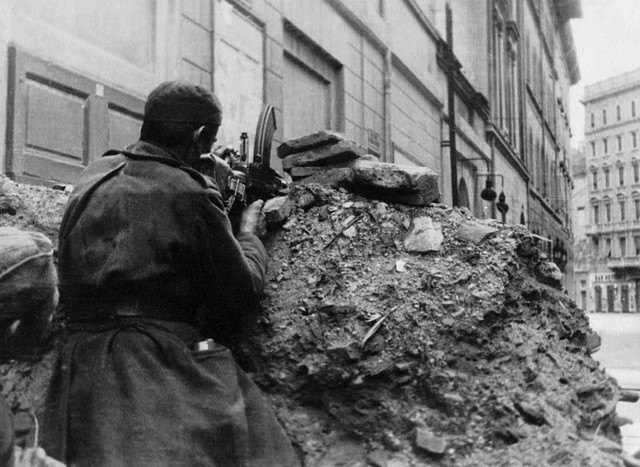 1. maj 1945: Ulični boji 1. maj 1945: Ulični boji
