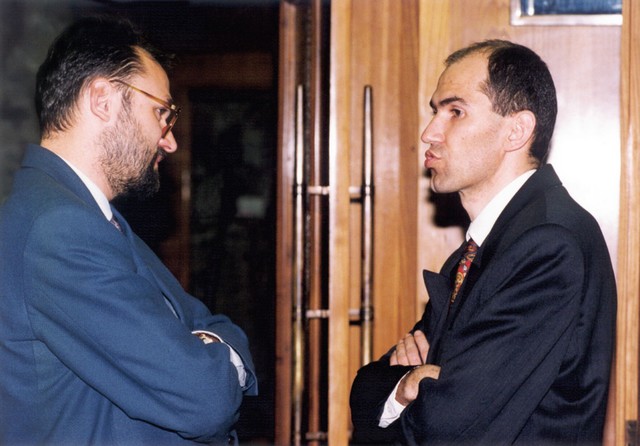 Jelko Kacin in Janez Janša ob zamenjavi na mestu obrambnega ministra leta 1994