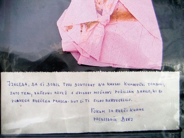 Uporabljen toaletni papir Uporabljen toaletni papir
