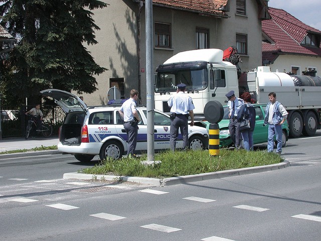 Neprava stran cestišča