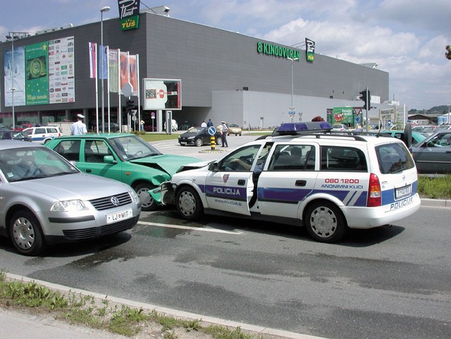 Policist ga ni opazil Policist ga ni opazil