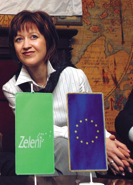 Alenka Paulin: 'Za vrednote grem do konca in mislim, da bom v evroparlamentu lahko opažena, glasna in hrupna.' Alenka Paulin: 'Za vrednote grem do konca in mislim, da bom v evroparlamentu lahko opažena, glasna in hrupna.'