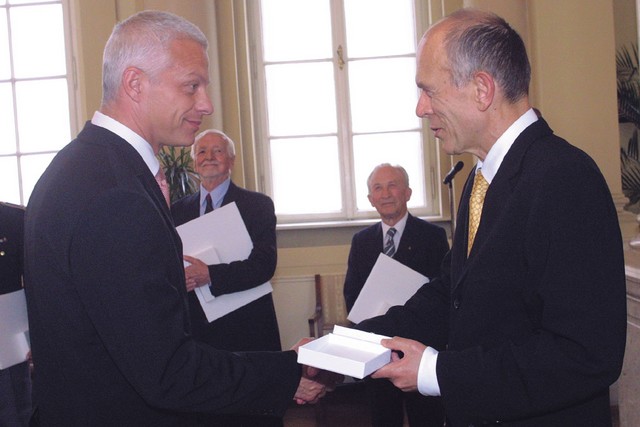 Častni znak za izjemne zasluge Dragu Kosu Častni znak za izjemne zasluge Dragu Kosu