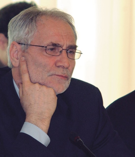 Kandidat za novega zunanjega ministra Ivo Vajgl je leta 1991 veljal za desno roko ministra Rupla. Kandidat za novega zunanjega ministra Ivo Vajgl je leta 1991 veljal za desno roko ministra Rupla.