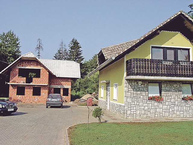 Hiša pred rušenjem ... Hiša pred rušenjem ...