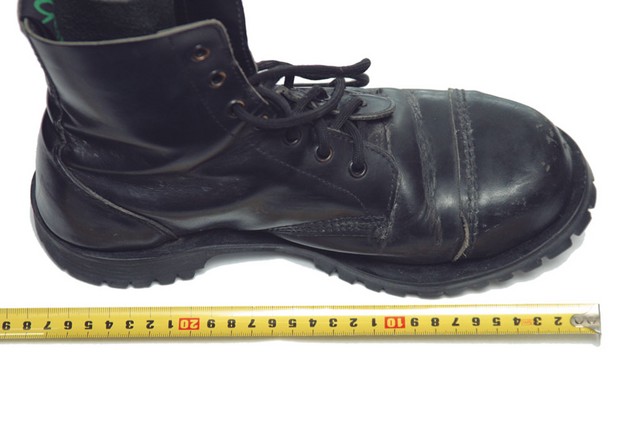 Buler naše sodelavke, ki nosi številko 39, je dolg 28 cm. Buler naše sodelavke, ki nosi številko 39, je dolg 28 cm.
