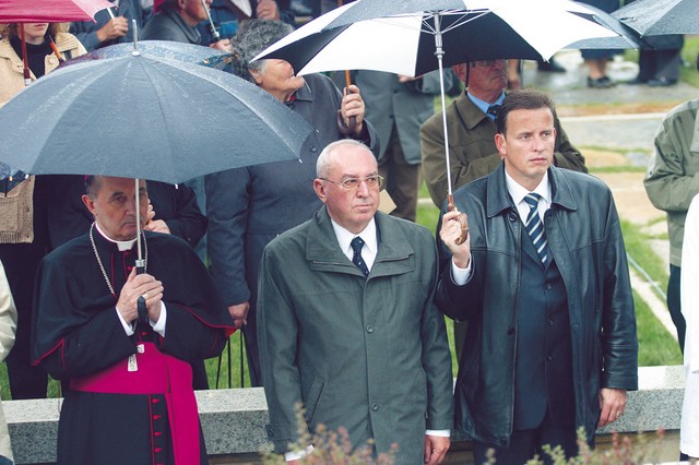 Govorniki: Franc Kramberger, mariborski škof, Feri Horvat, predsednik DZ in Bojan Šrot, celjski župan Govorniki: Franc Kramberger, mariborski škof, Feri Horvat, predsednik DZ in Bojan Šrot, celjski župan
