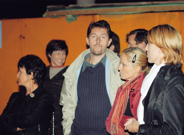 Kri ni voda: Dada Brejc, žena Mihe Brejca, ki je službo dobila na Ministrtstvu za notranje zadeve v času, ko je tam služboval tudi njen mož, Gregor Virant, zet Mihe Brejca, ki je v politiko vstopil v času, ko je bil njegov tast minister v Bajukovi vladi in Bojana Virant, žena Gregorja in hčerka Mihe Brejca, ki jo je oče zaposlil v svoji ljubljanski pisarni evropskega poslanca Kri ni voda: Dada Brejc, žena Mihe Brejca, ki je službo dobila na Ministrtstvu za notranje zadeve v času, ko je tam služboval tudi njen mož, Gregor Virant, zet Mihe Brejca, ki je v politiko vstopil v času, ko je bil njegov tast minister v Bajukovi vladi in Bojana Virant, žena Gregorja in hčerka Mihe Brejca, ki jo je oče zaposlil v svoji ljubljanski pisarni evropskega poslanca