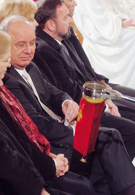 Finančni minister je pokazal jurja Finančni minister je pokazal jurja