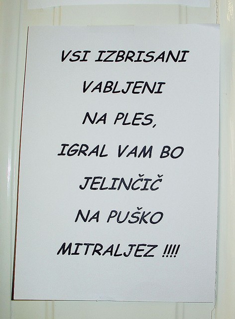 Napis na vratih SNS Napis na vratih SNS