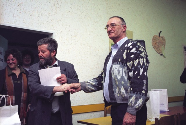 Predsednik tarok zveze Slovenije Nikolaj Erjavec in zmagovalec Verbič Jože Predsednik tarok zveze Slovenije Nikolaj Erjavec in zmagovalec Verbič Jože