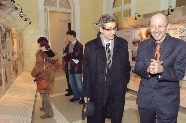 Pravi: Jože Dežman (desno) in Aleksander Zorn, državni sekretar v kabinetu predsednika vlade in tisti, ki odloča, kdo je pravi in kdo nepravi Pravi: Jože Dežman (desno) in Aleksander Zorn, državni sekretar v kabinetu predsednika vlade in tisti, ki odloča, kdo je pravi in kdo nepravi