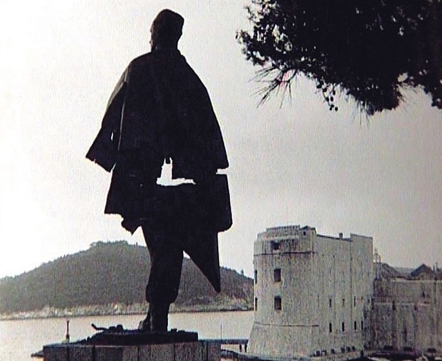 Dubrovniški art noveau, doba Tuđmana oziroma fin de siecle Dubrovniški art noveau, doba Tuđmana oziroma fin de siecle