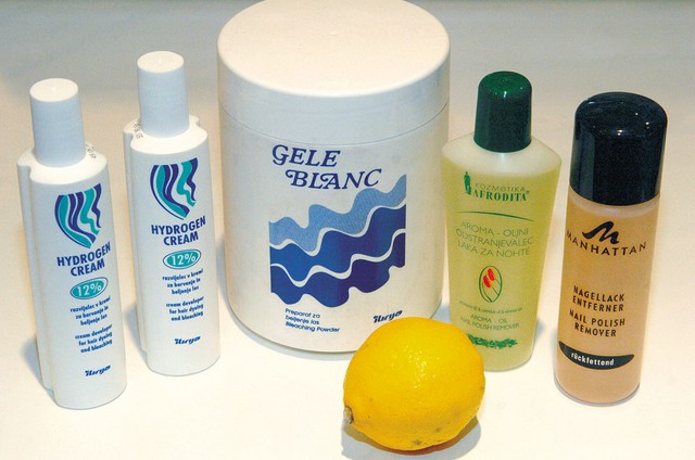 Za izdelavo razstreliva TATP so potrebne tri sestavine. Aceton, belilo za lase in kislina. Za izdelavo razstreliva TATP so potrebne tri sestavine. Aceton, belilo za lase in kislina.