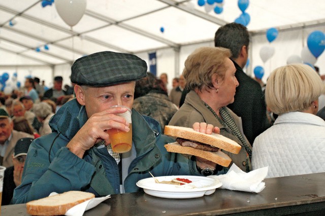Tipično slovensko: pleskavica ali hamburger