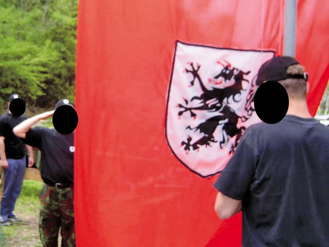 Rdeča barva zastave simbolizira kri, prelito za Slovenijo Rdeča barva zastave simbolizira kri, prelito za Slovenijo