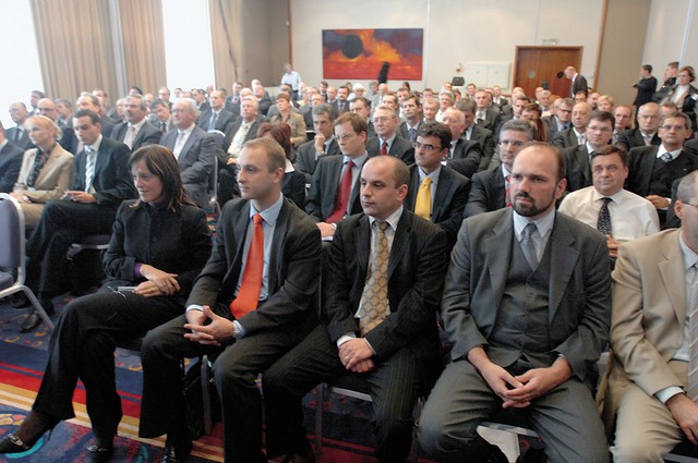... in gospodarstvenikom, ki bodo dobili ukinitev davka na plače ... in gospodarstvenikom, ki bodo dobili ukinitev davka na plače