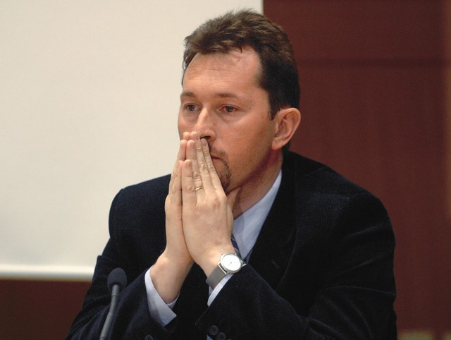 Minister Gregor Virant nam, kljub obljubam, da bodo v vladi promptno odgovarjali na vprašanja novinarjev, ni utegnil odgovoriti, kaj meni o pismu mednarodnega strokovnjaka in kako misli Slovenija sodelovati pri konvenciji OZN o preprečevanju korupcije. Minister Gregor Virant nam, kljub obljubam, da bodo v vladi promptno odgovarjali na vprašanja novinarjev, ni utegnil odgovoriti, kaj meni o pismu mednarodnega strokovnjaka in kako misli Slovenija sodelovati pri konvenciji OZN o preprečevanju korupcije.