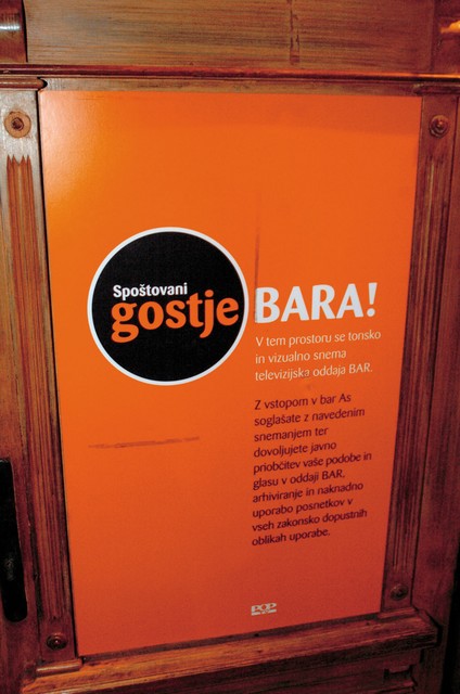 Opozorilna tabla na vhodu v Bar Opozorilna tabla na vhodu v Bar