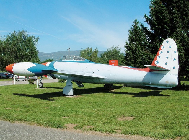 F-84 thunderjet, svoje čase so bili stacionirani tudi v letalski bazi v Cerkljah na Dolenjskem.