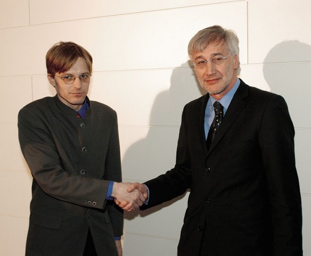Peter Jančič je med predstavitvijo programa napovedal, da bo mnenje o časniku preverjal tudi 'pri najpomembnejših osebnostih na različnih področjih, ki se v časopisu pojavljajo'. (na fotografiji novi odgovorni urednik Peter Jančič in Danilo Slivnik, predsednik uprave Dela)