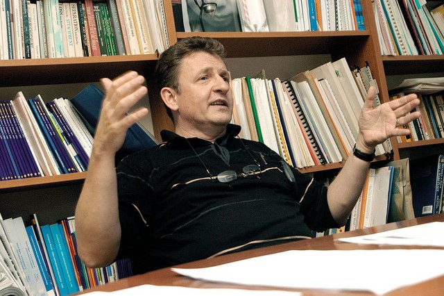 Dr. Zoran Pavlović Dr. Zoran Pavlović