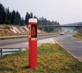 Cestni telefonski steber. 1972 (dizajn Ljuban Klojčnik)