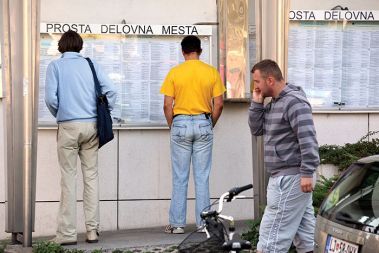 Konec leta se je število brezposelnih v Sloveniji bližalo številki 100.000 Konec leta se je število brezposelnih v Sloveniji bližalo številki 100.000