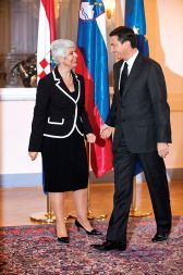 Modna diplomacija med Jadranko Kosor in Borutom Pahorjem. V Ljubljani ... Modna diplomacija med Jadranko Kosor in Borutom Pahorjem. V Ljubljani ...