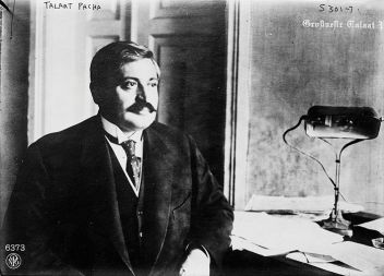 Mehmet Talat Paša, turški notranji minister in vodja genocidnih operacij. Leta 1921 ga je v atentatu v Berlinu ubil Armenec, ki je preživel genocid. Mehmet Talat Paša, turški notranji minister in vodja genocidnih operacij. Leta 1921 ga je v atentatu v Berlinu ubil Armenec, ki je preživel genocid.