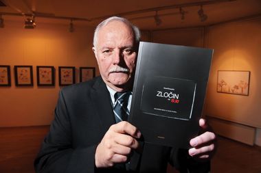 Prejšnji teden je tudi v Sloveniji izšla knjiga Zločin ob 19.30 (čas osrednjih tv-poročil) avtorja Kemala Kurspahića, sicer legendarnega urednika bošnjaškega časnika Oslobođenje. Knjiga nazorno prikazuje, kako so jugoslovanski mediji, začenši s srbskimi, v drugi polovici osemdesetih let iz partijskega sistematično prešli v drugo &ndash; ultranacionalistično enoumje.