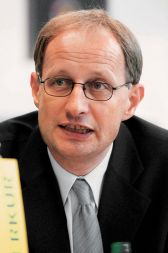Bine Kordež, Merkur: &raquo;Konkretne primerjave obdavčitve vseh prejemkov zaposlenih v Sloveniji, Nemčiji, na Češkem in Hrvaškem pokažejo, da je pri nižjih prejemkih naša obdavčitev celo najnižja med primerjanimi državami.&laquo;